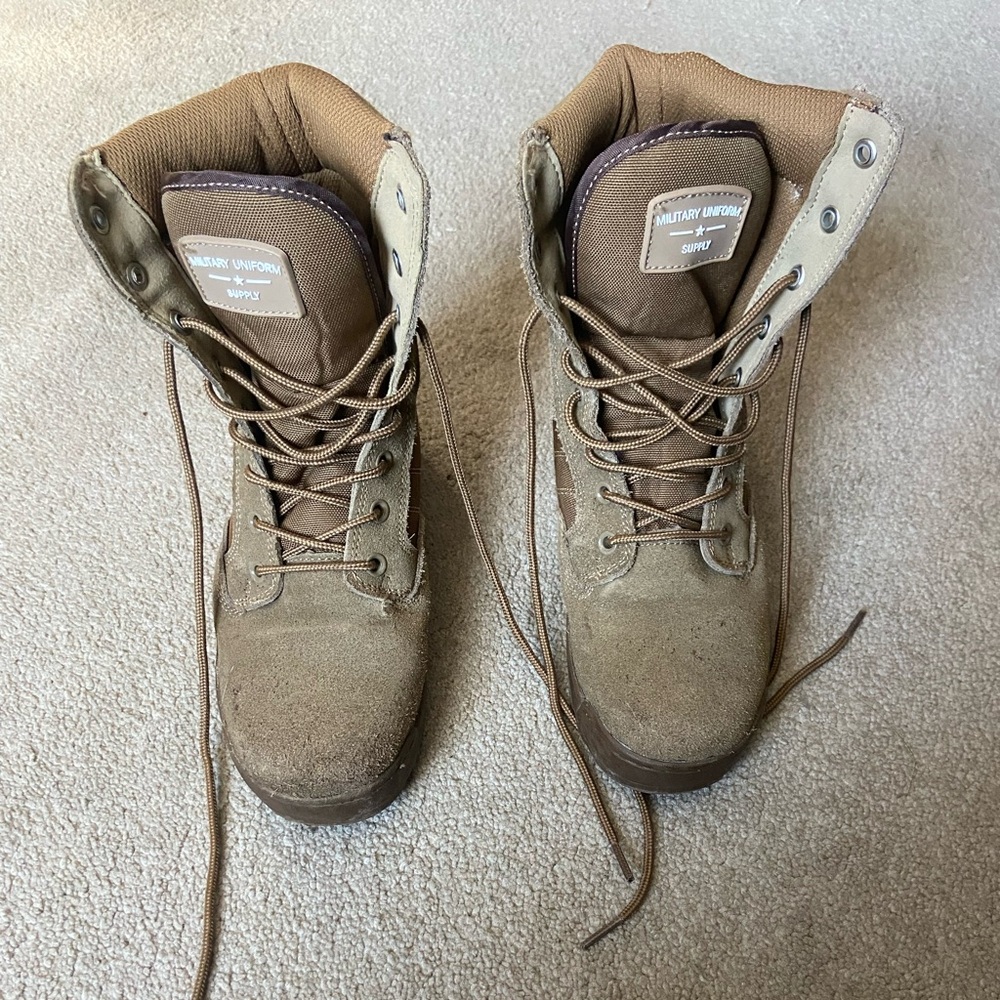 Military uniform supply boots youth size 5 color tan